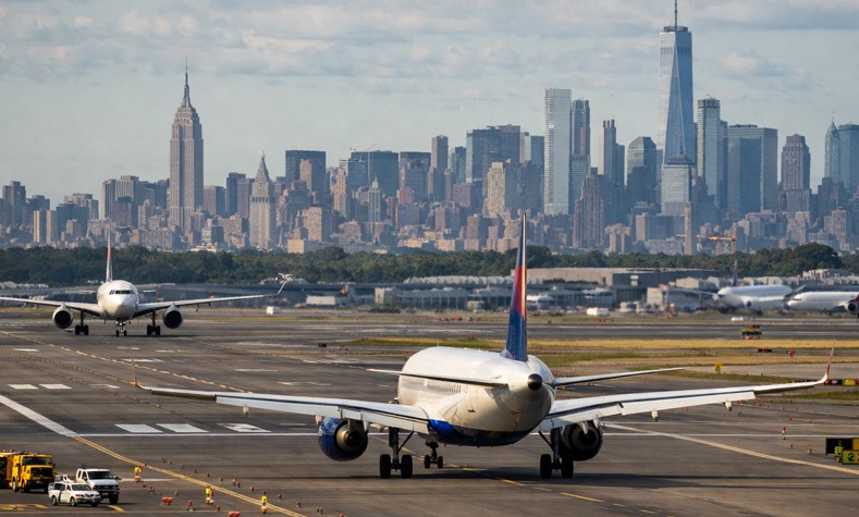 Grave Prohibición de Viaje en NYC Desata Cancelaciones Masivas y Caos Aéreo